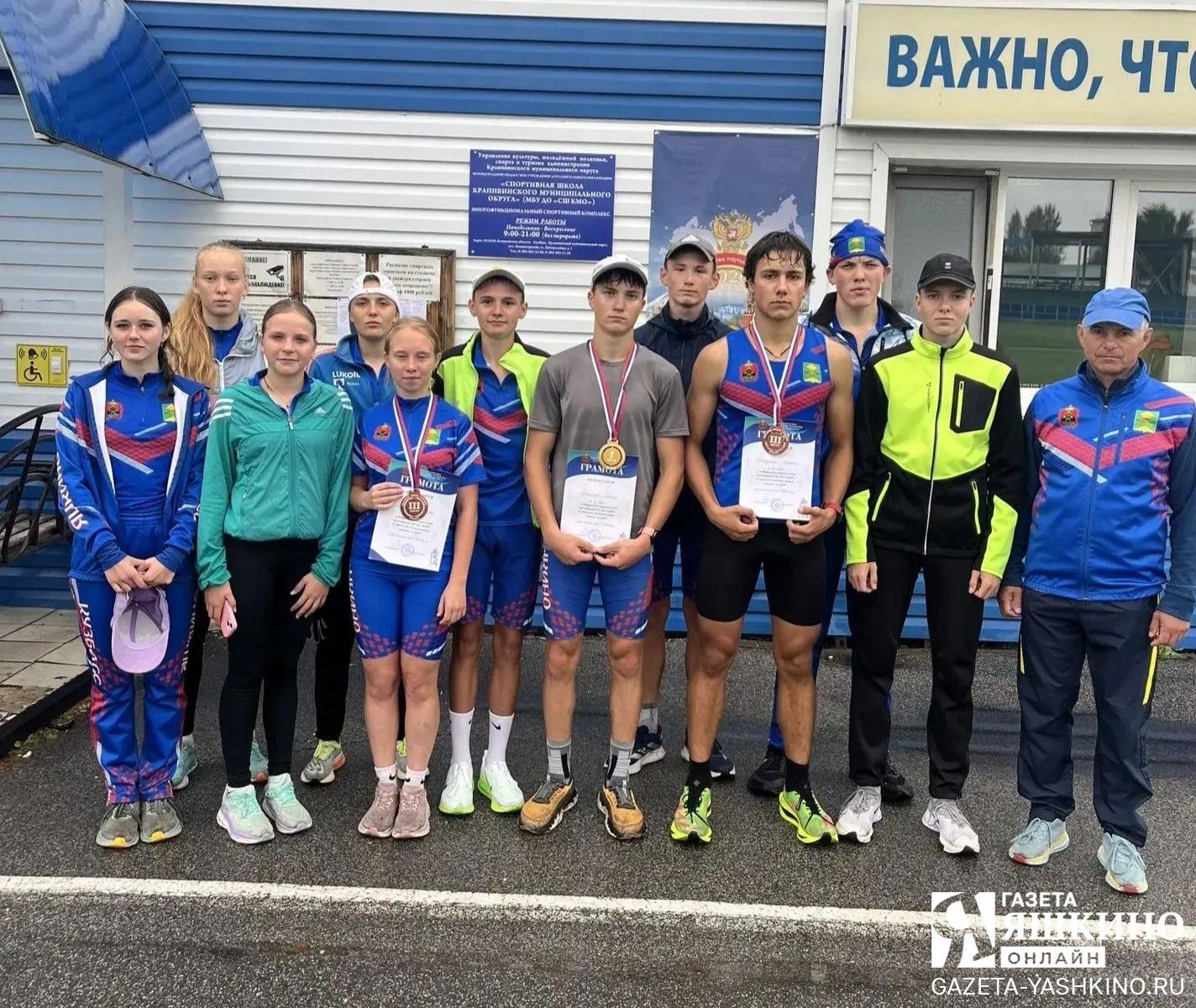 В кроссе среди десятка лучших бегунов