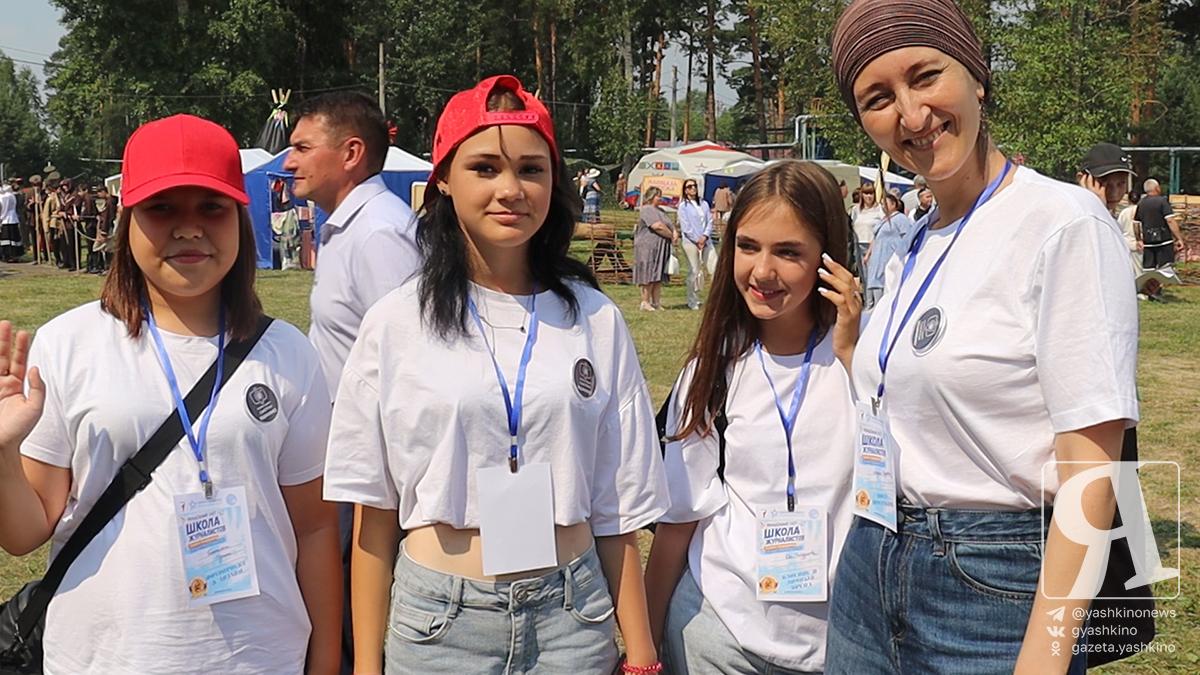 Руководитель телестудии Дарья Рэдван и учащиеся формирования Татьяна Гурина, Виктория Хабарова, Ева Гайдарова. | Дарья Рэдван