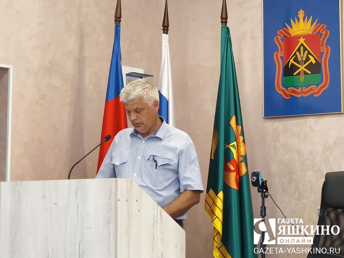 Заместитель главы округа Руслан Хакимов рассказывает о подготовке к предстоящему отопительному сезону. | Дарья Кустова