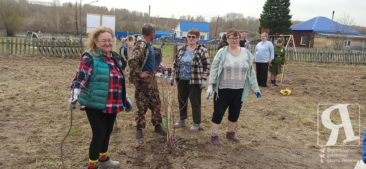 «Белый сад» в память о детях войны