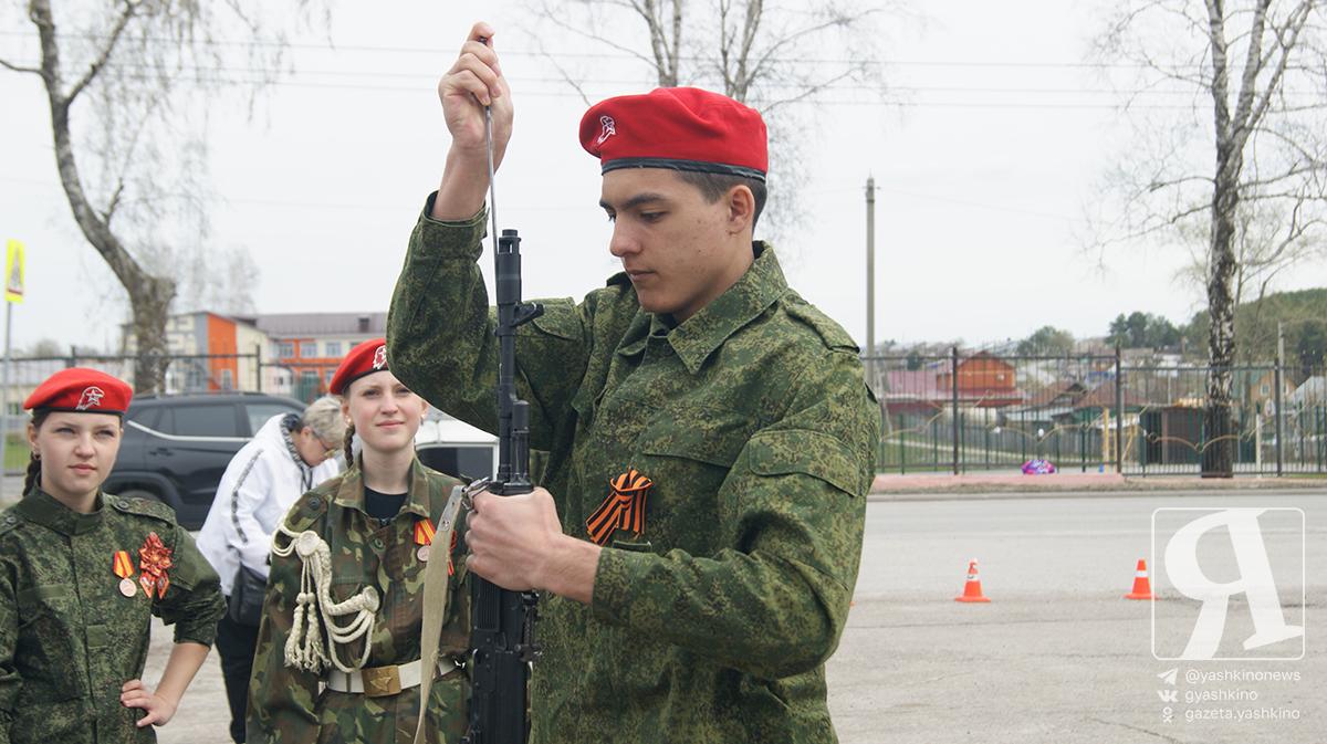 Равнение на героев Победы!