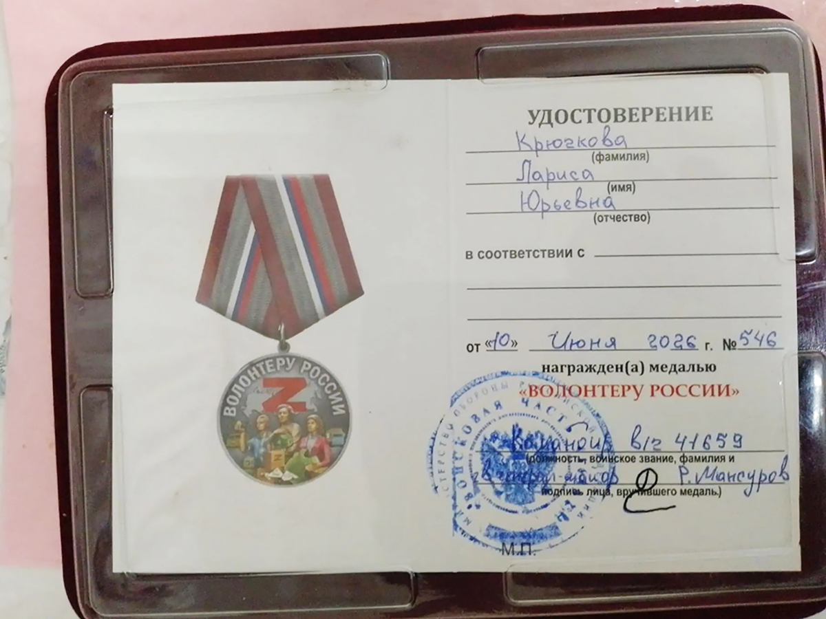 Награды врачам-волонтёрам за помощь бойцам