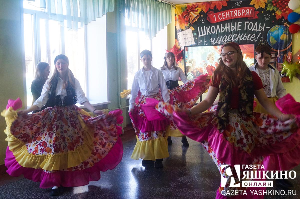 Праздник подготовили в основном девятиклассники со своим классным руководителем Верой Сидоркиной. | Ольга Гиря