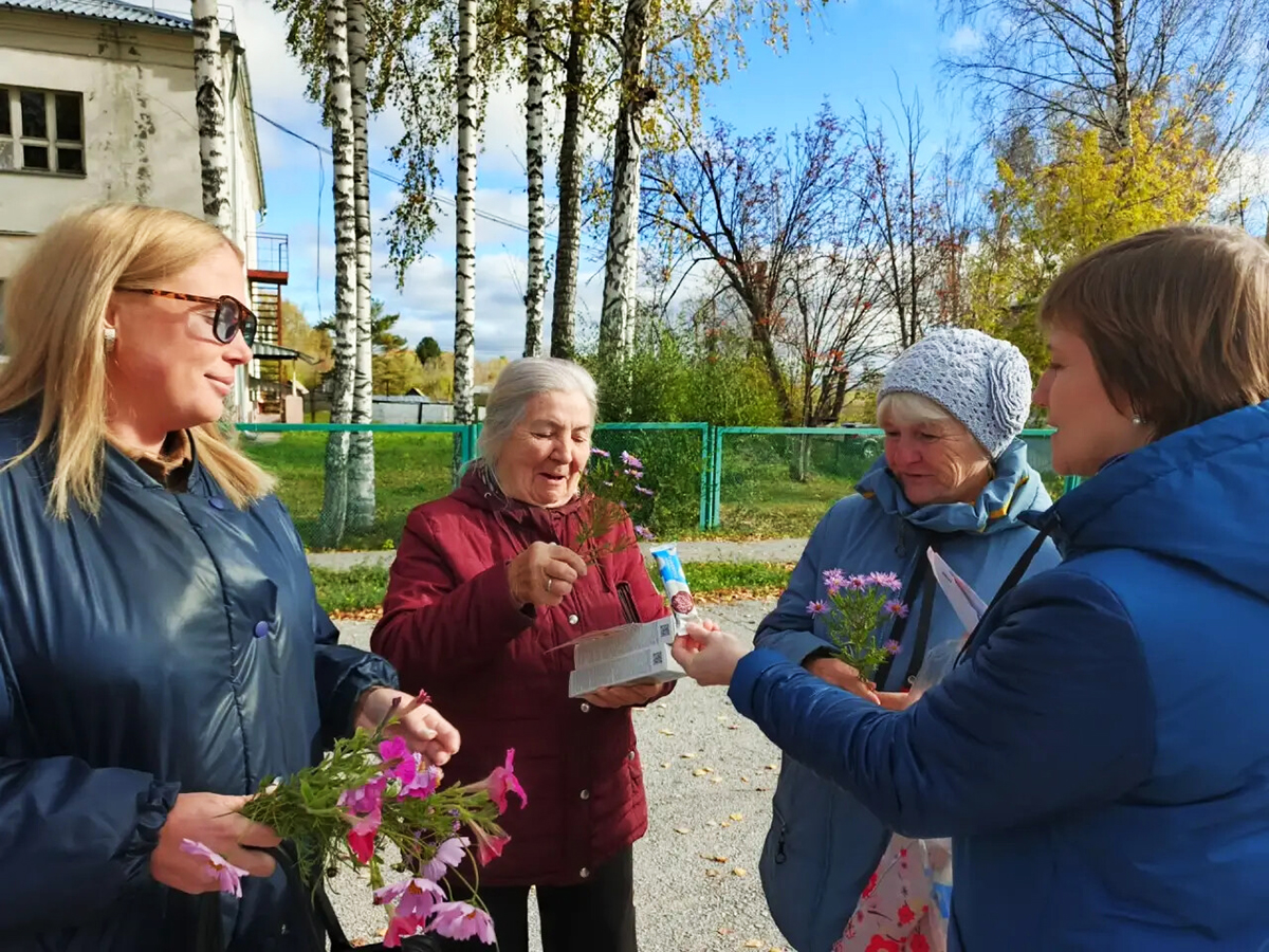 В Акации прошла акция-поздравление ко Дню пожилых людей