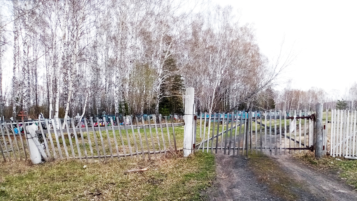 Жители Ленинского решили облагородить кладбище