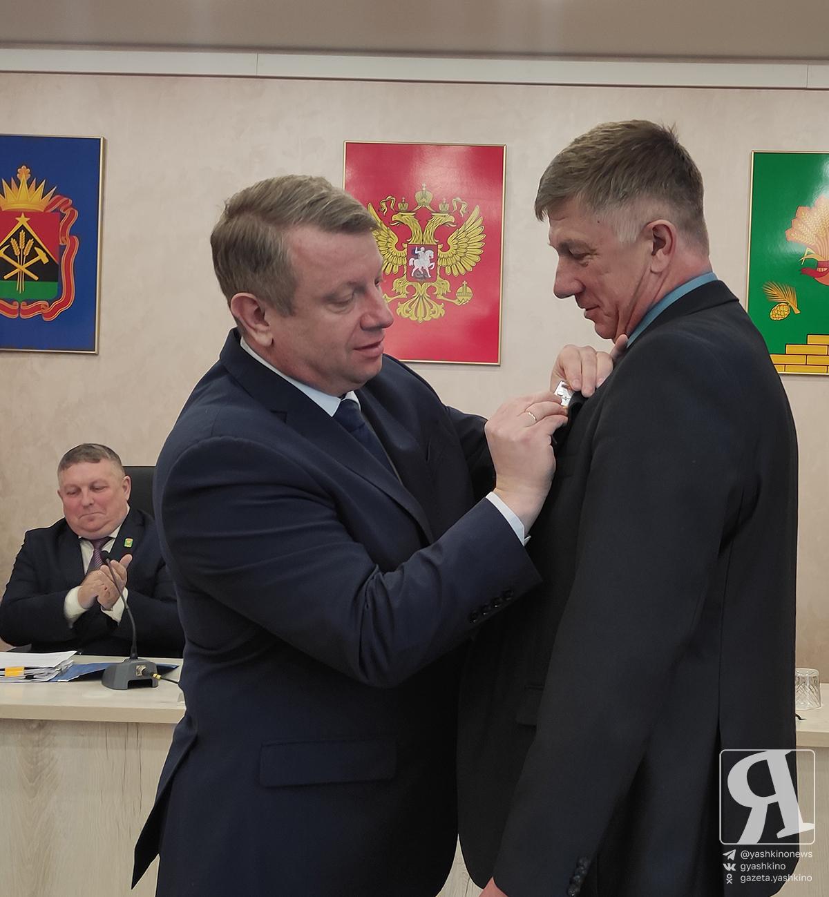 В администрации округа вручили награды жителям Яшкина